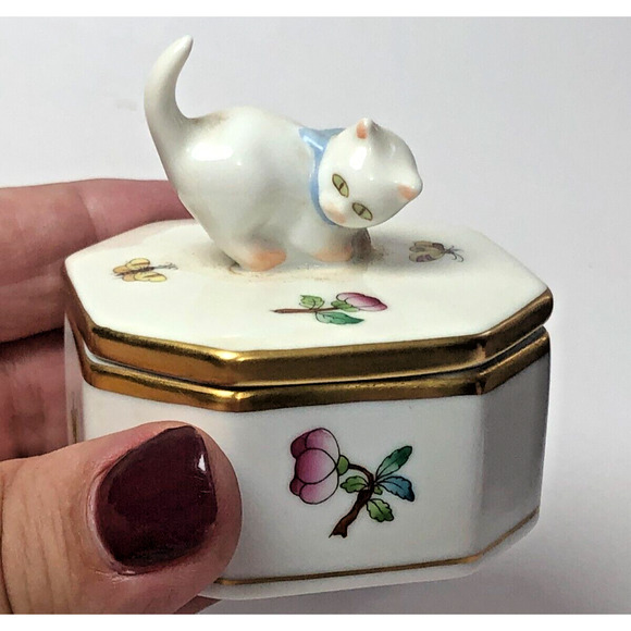 Herend Other - Vintage Herend Hungary Queen Victoria Octagonal Cat Trinket Box Bon Bon 6074/VA